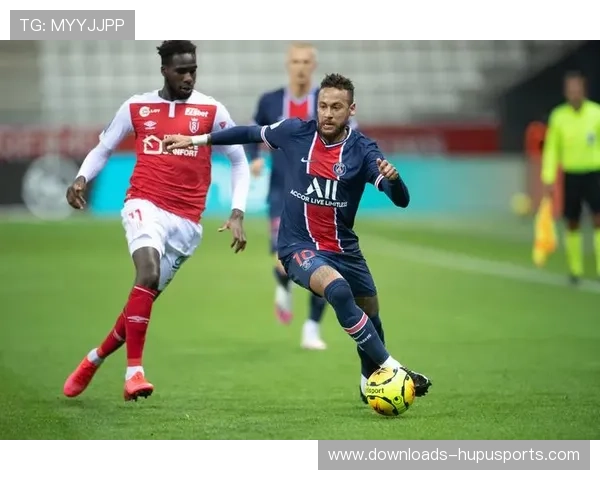 巴黎圣日耳曼训练基地开放日,小球迷与内马尔互动 巴黎圣日耳曼训练基地开放日,小球迷与内马尔互动