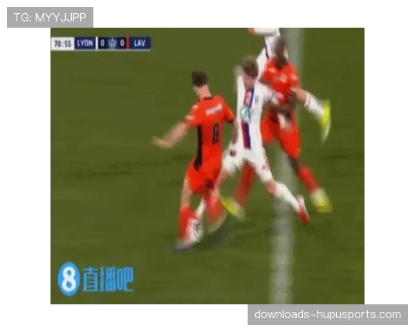 实时战报：里昂队在少打一人的情况下，已坚守防线超过30分钟